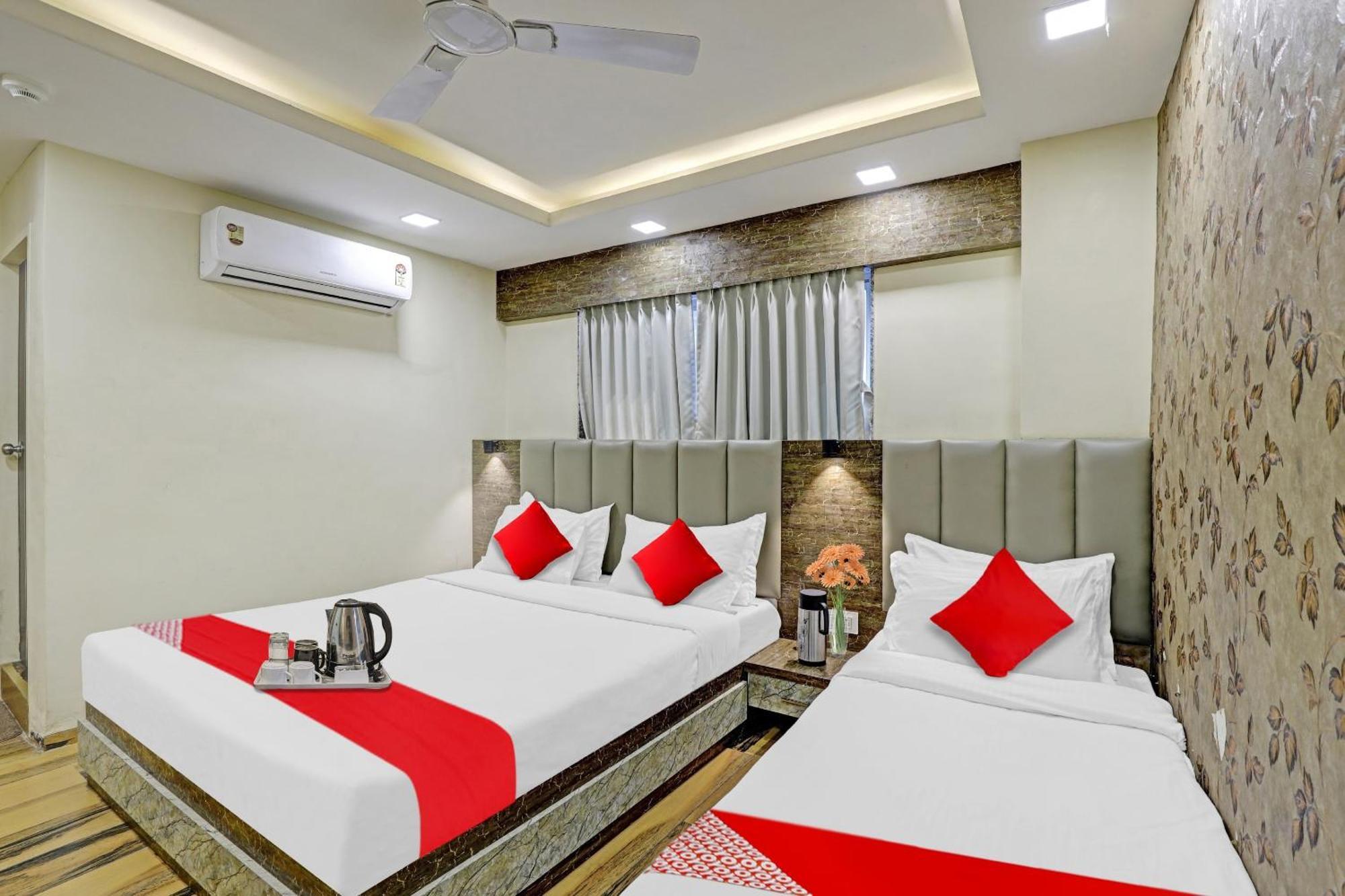 ואדודרה Collection O Hotel Raj Palace מראה חיצוני תמונה