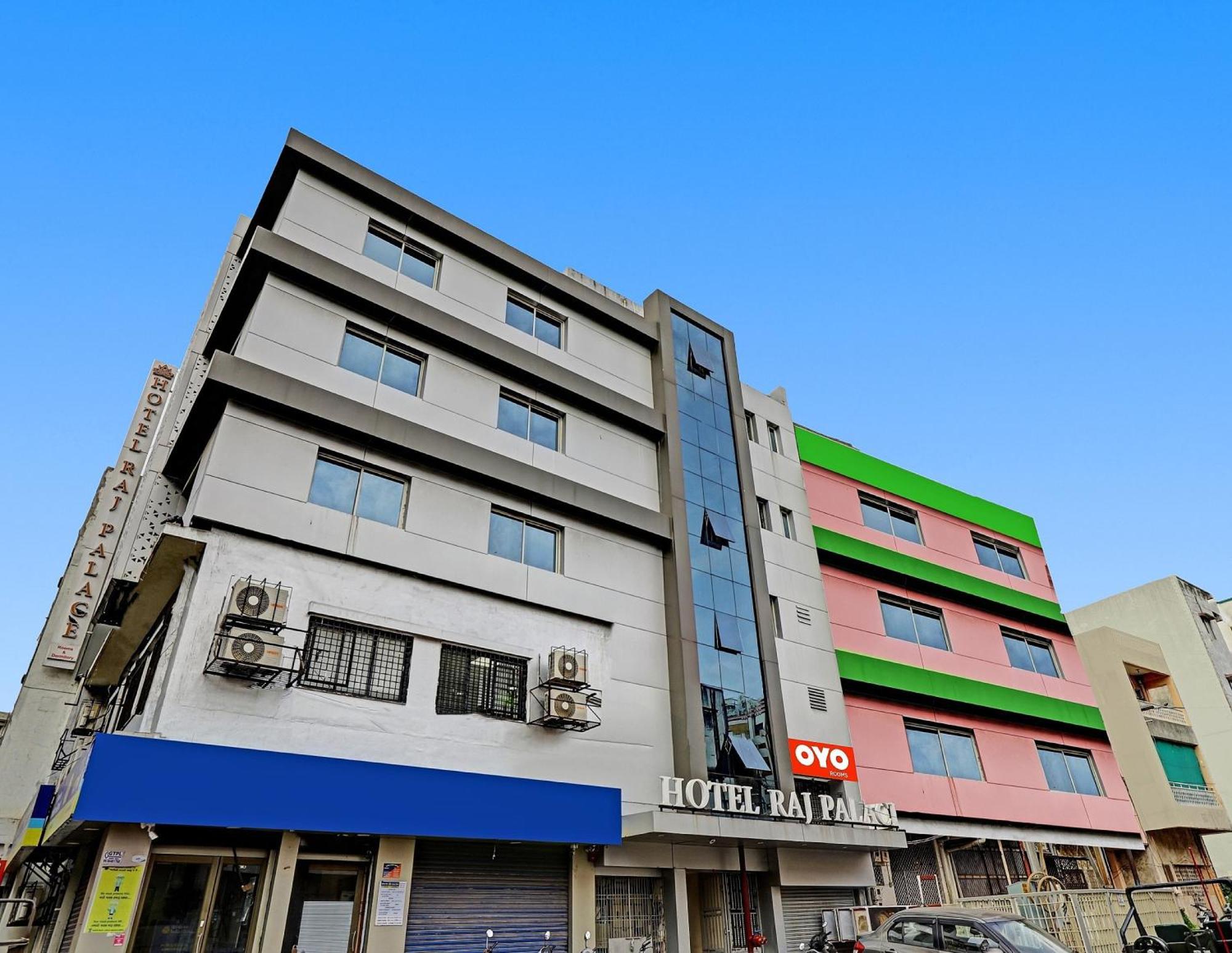 ואדודרה Collection O Hotel Raj Palace מראה חיצוני תמונה