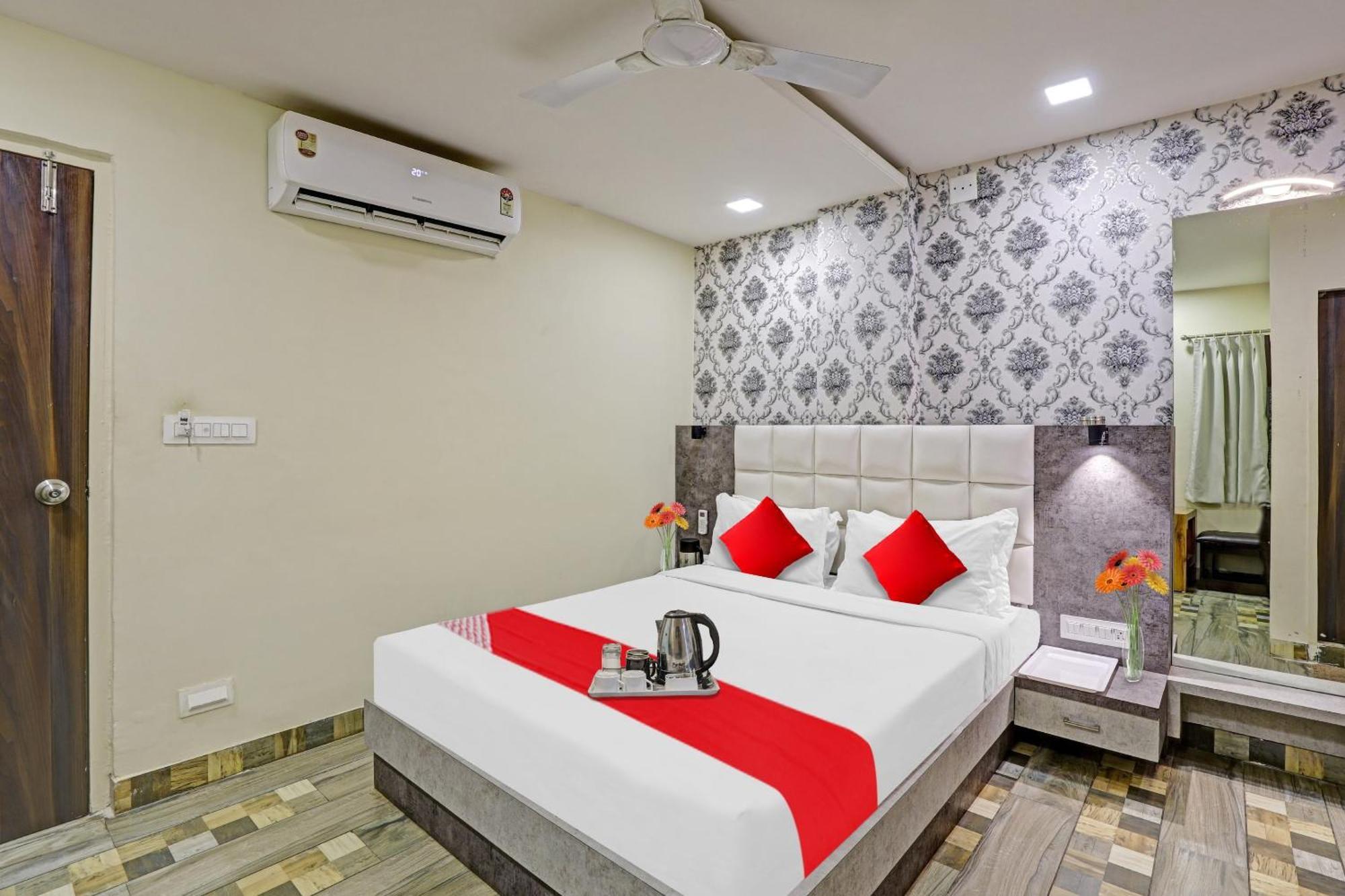 ואדודרה Collection O Hotel Raj Palace מראה חיצוני תמונה