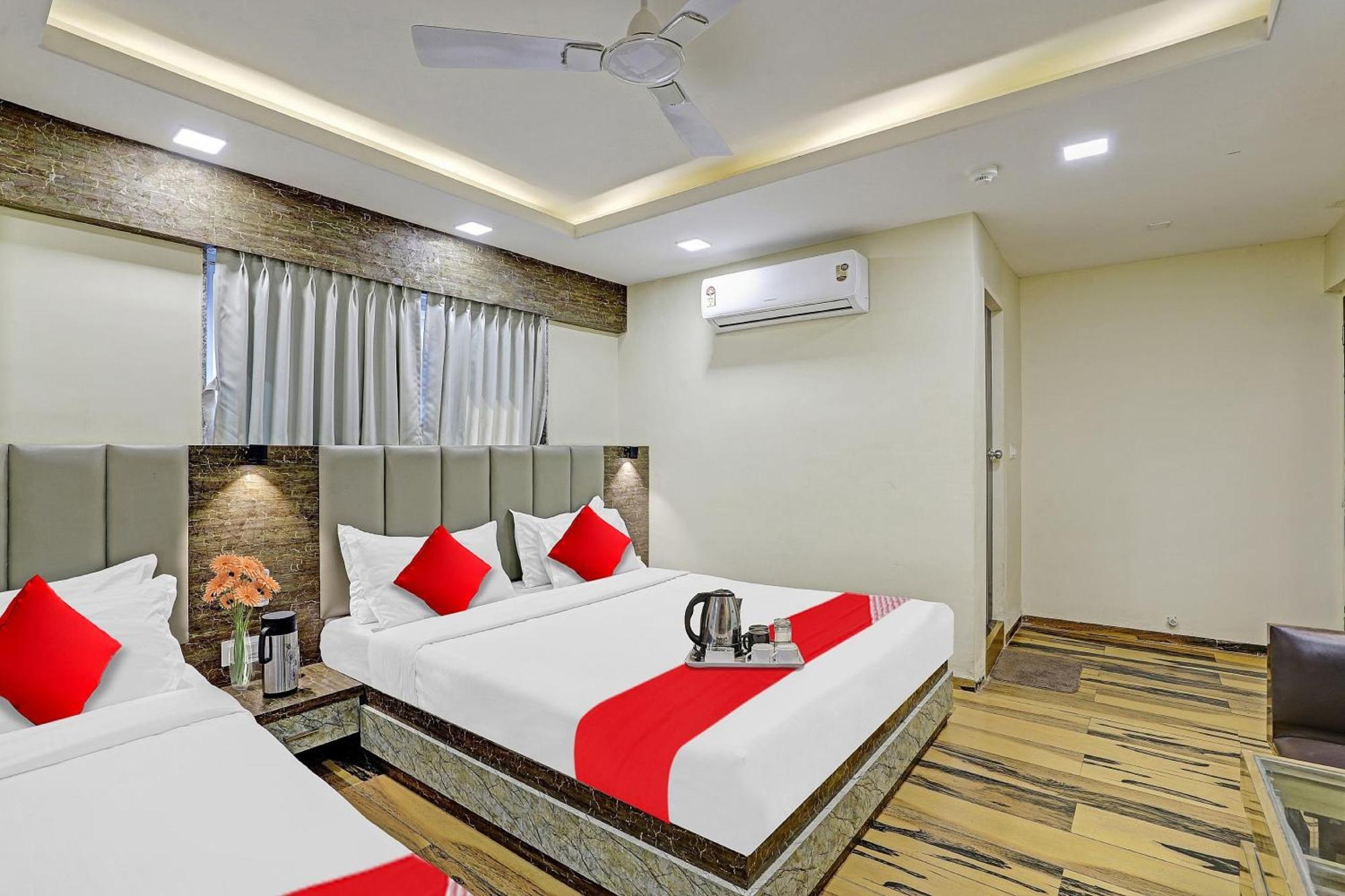 ואדודרה Collection O Hotel Raj Palace מראה חיצוני תמונה