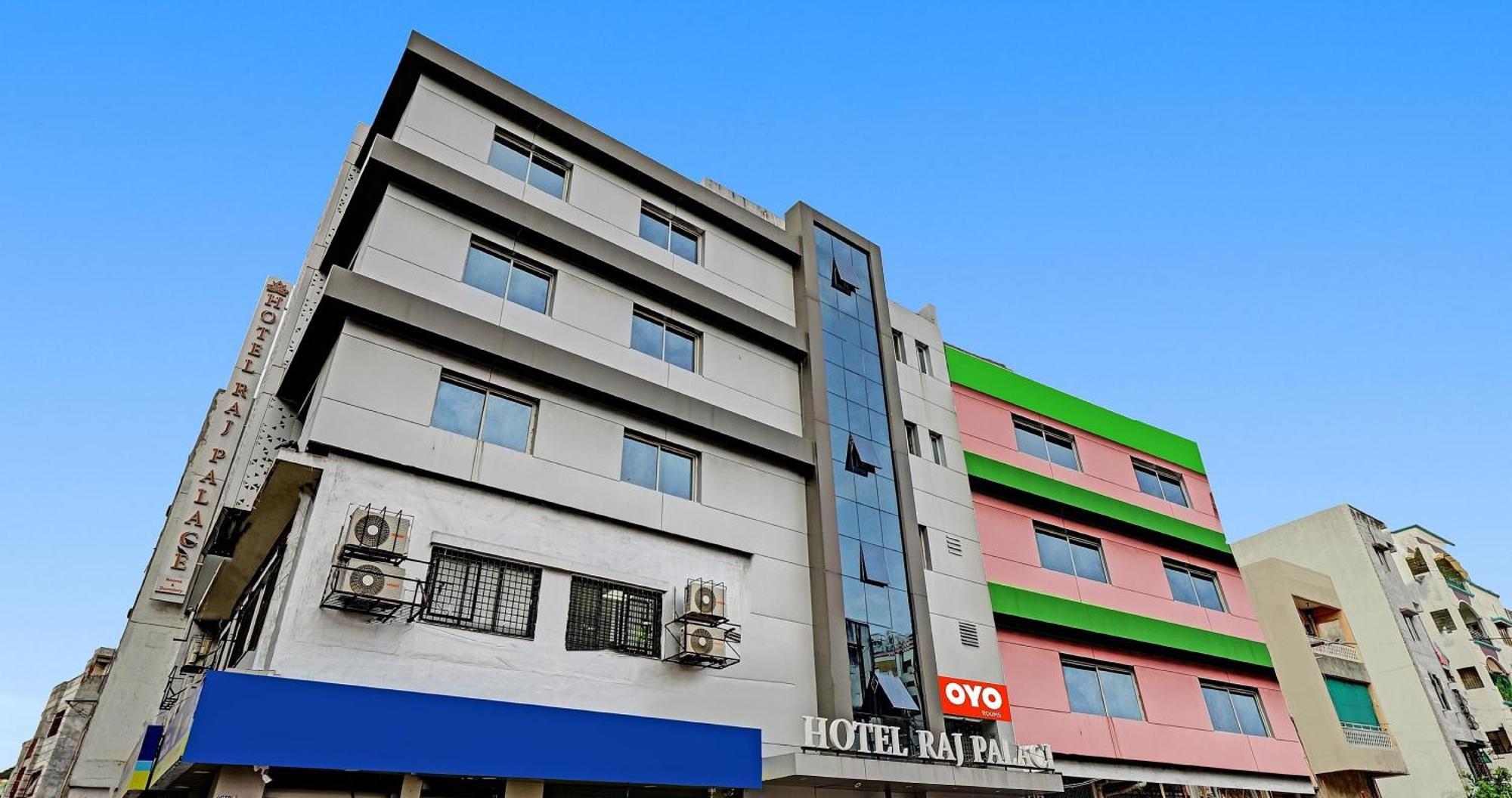 ואדודרה Collection O Hotel Raj Palace מראה חיצוני תמונה